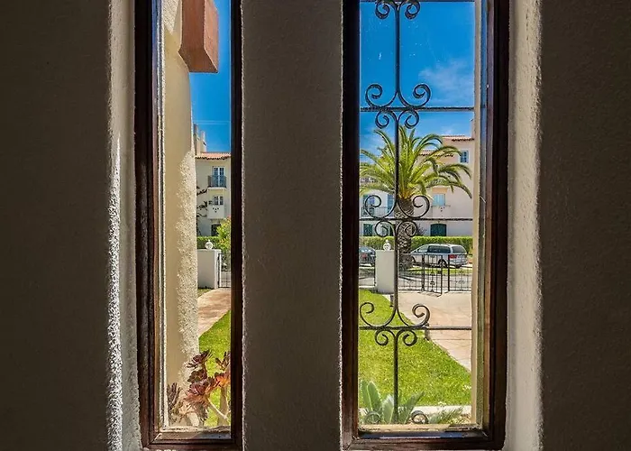 Sunny Vilamoura Golf Villa With Private Pool