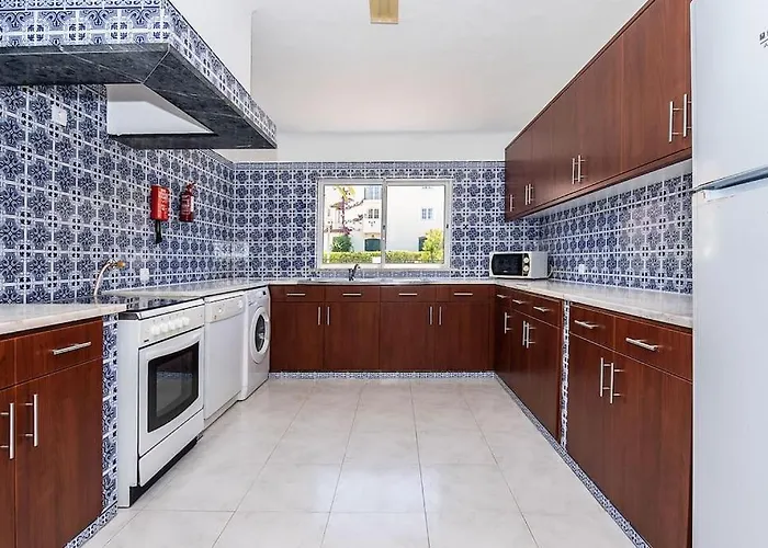 Sunny Vilamoura Golf Villa With Private Pool